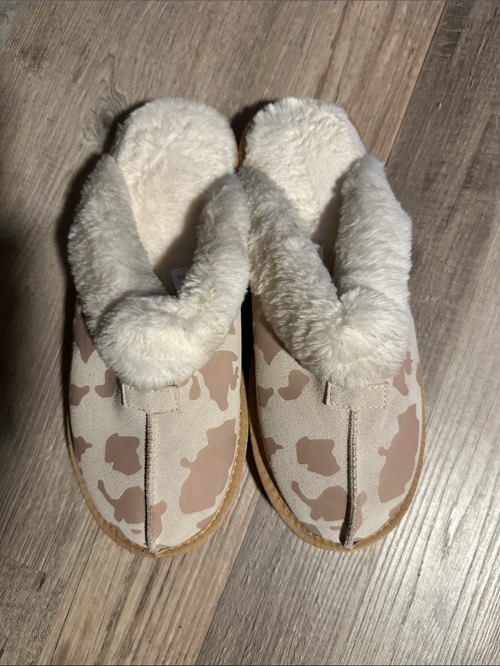 Cozy Faux-Shearling Cow Print Slippers in Cream & Tan